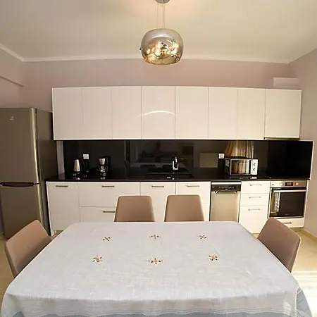 Stoudios Georgias Hotel Vartholomio